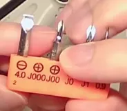 000の+を使用